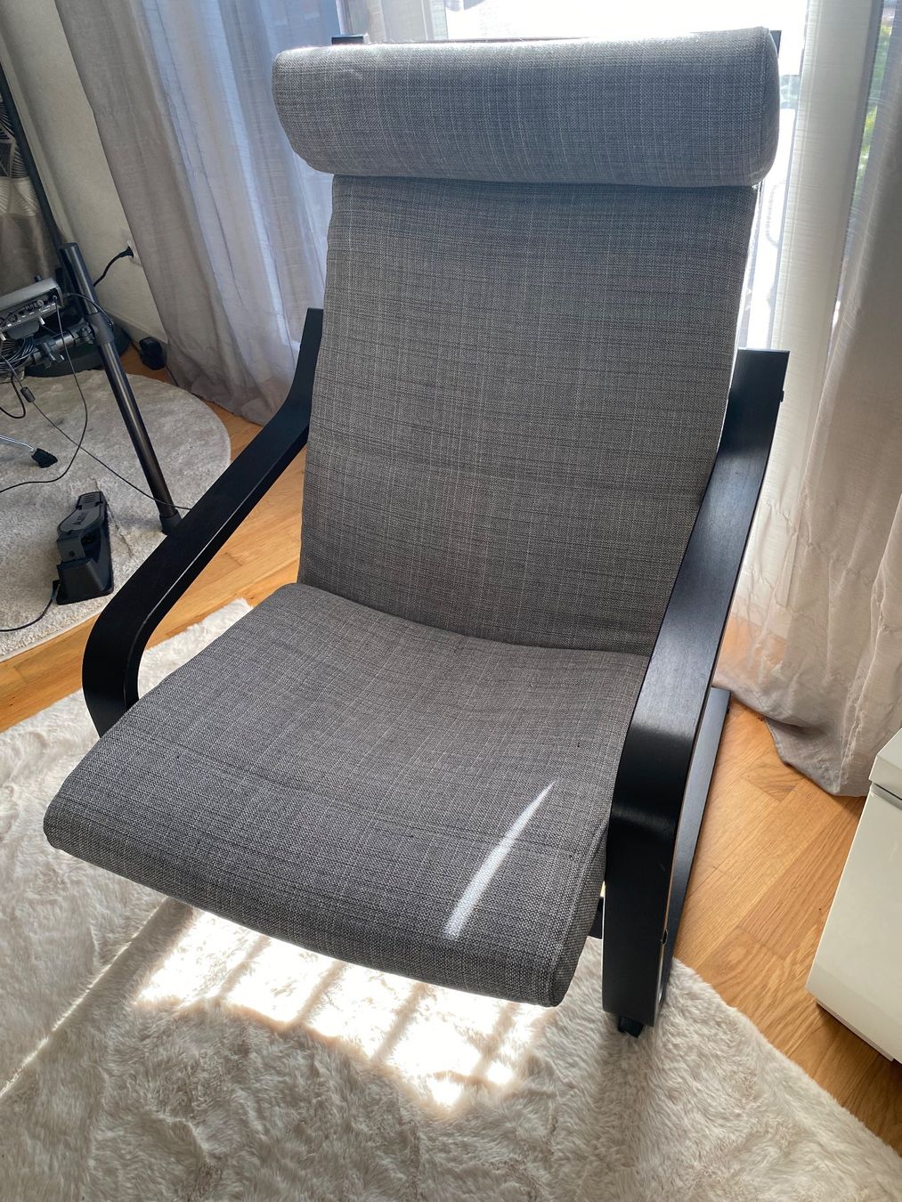 Poltrone: Fauteuil gris/noir bon état. – Usato da Payerne venduto da hmr_lk8q 1