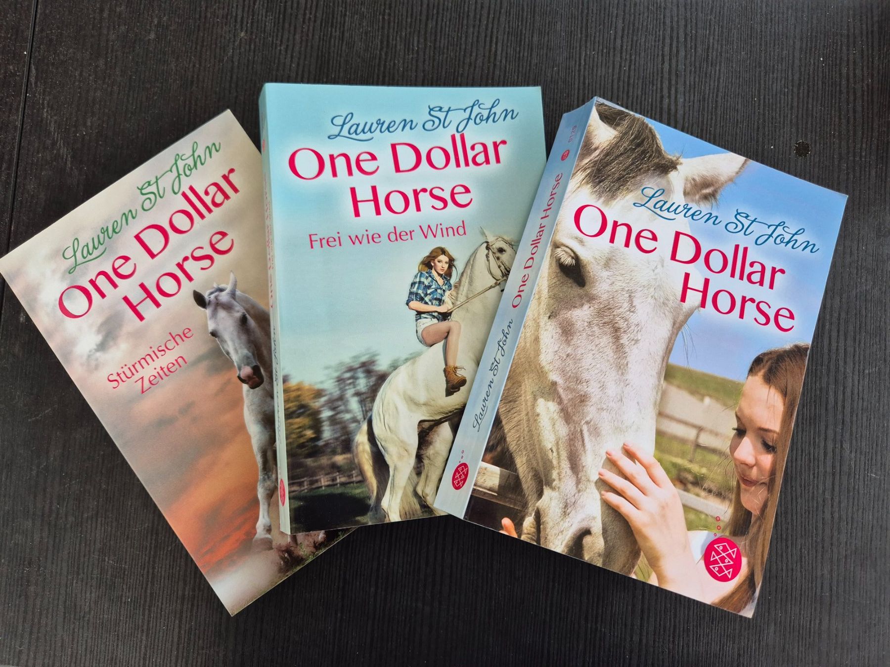 Libri: One Dollar Horse - 3 Bände – Nuovo (secondo la descrizione) da Würenlos venduto da sul_cm8q 1
