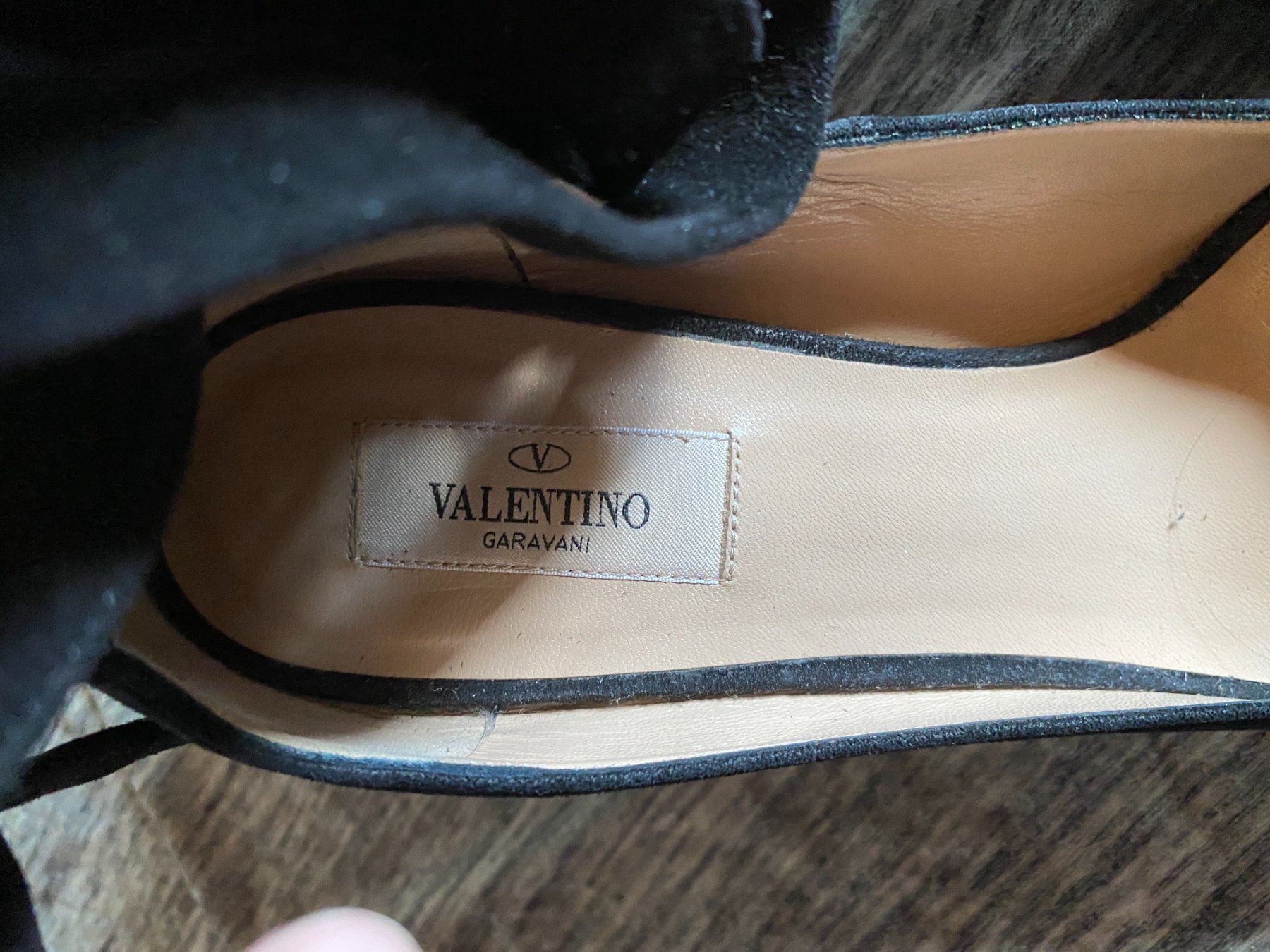 Valentino Chaussures femmes: Escarpins Valentino suede noir taille 41 – D'occasion à Saviese par cyr_6rkk 3