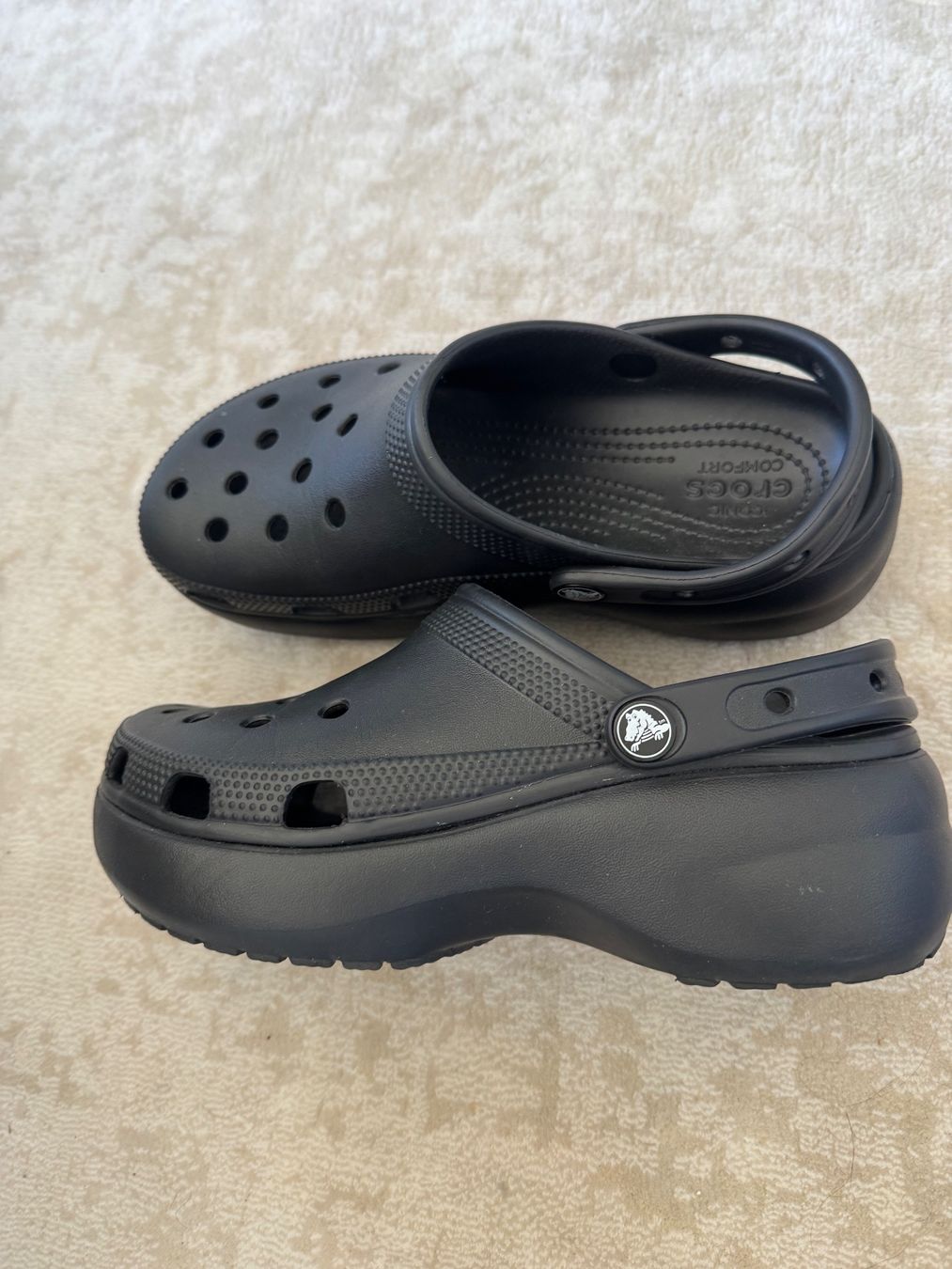 Crocs Scarpe da uomo: Crocs Classic Platform Clog Schwarz – Gr. 38 – Nuovo (secondo la descrizione) da Zürich venduto da di_archive