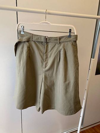 Uniqlo Shorts, Gr. L, olive