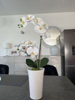 Künstliche Orchidee weiss im Topf guter Zustand