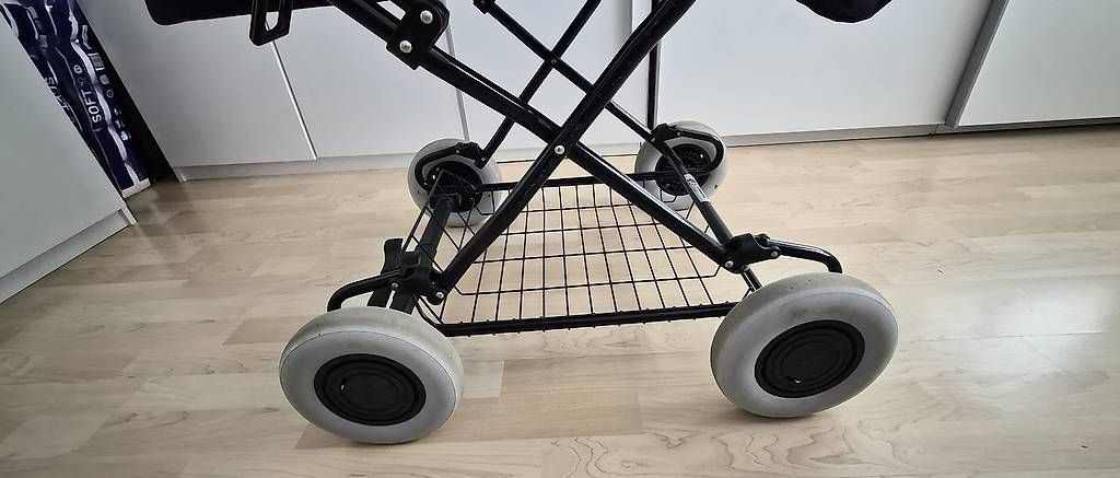 Carrozzine: Schöner Restaurierter Kinderwagen  – Usato da Grenchen venduto da Ckim