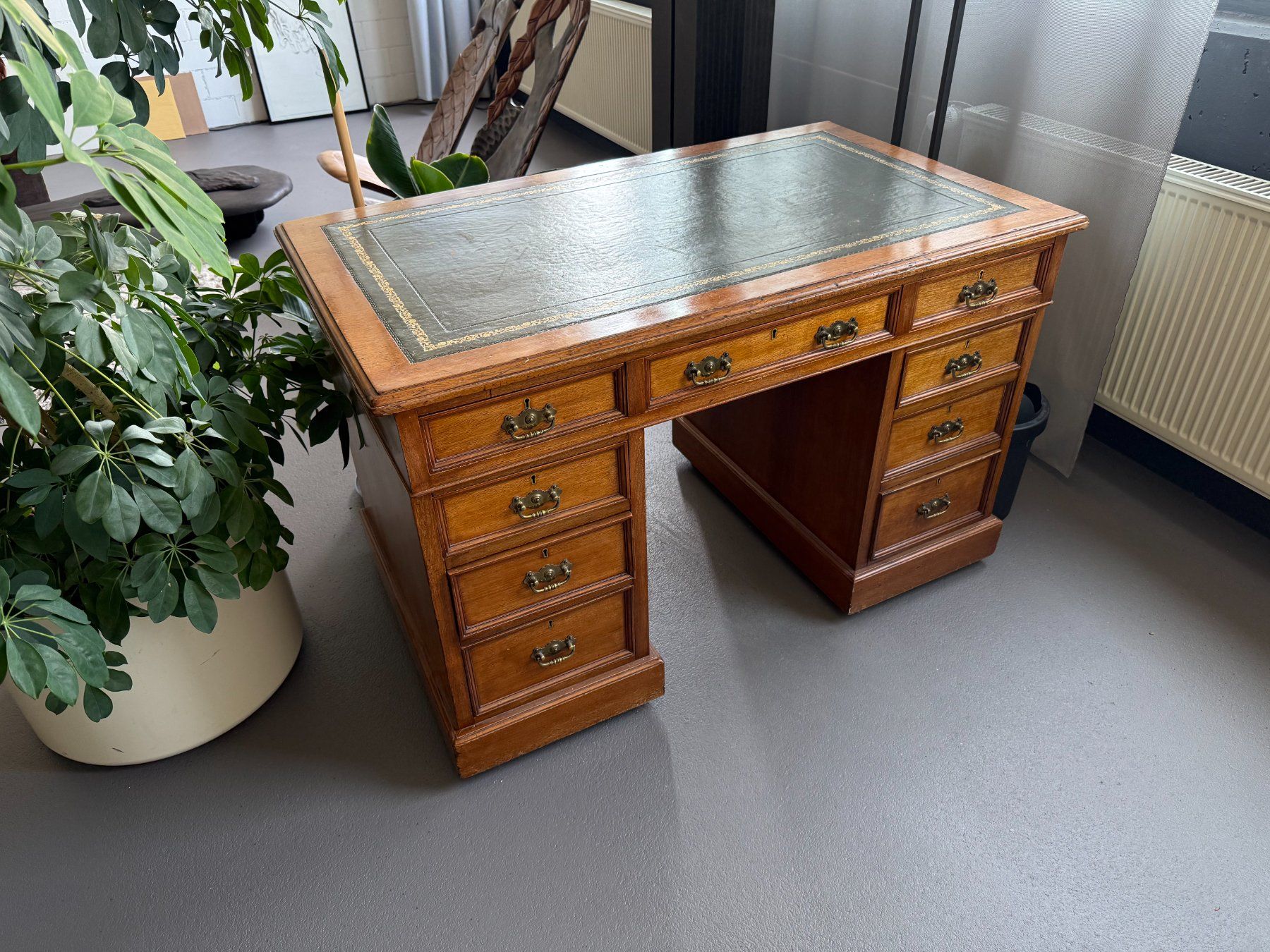 Tables: klassischer englischer Schreibtisch – D'occasion à Luzern par kle_c7zx