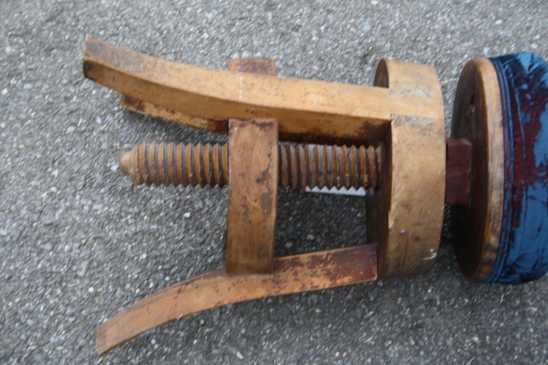 Hocker: DREHHOCKER HOCKER HOLZ ANTIK MIT HOLZGEWINDE – Gebraucht aus Wauwil von Pneuedy 3