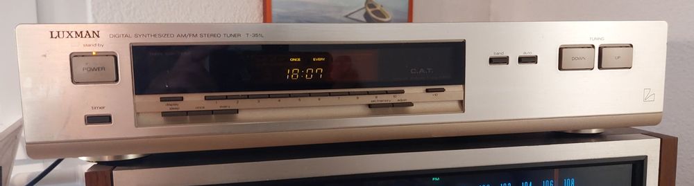DIGITAL SYNTHENSIZED STEREO TUNER AM/FM LUXMAN T 351L
