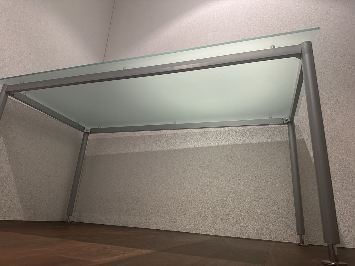 Tavoli: Moderner Glastisch, mit Rauchglas Tischplatte – Usato da Bolligen venduto da Macfuhrer 1
