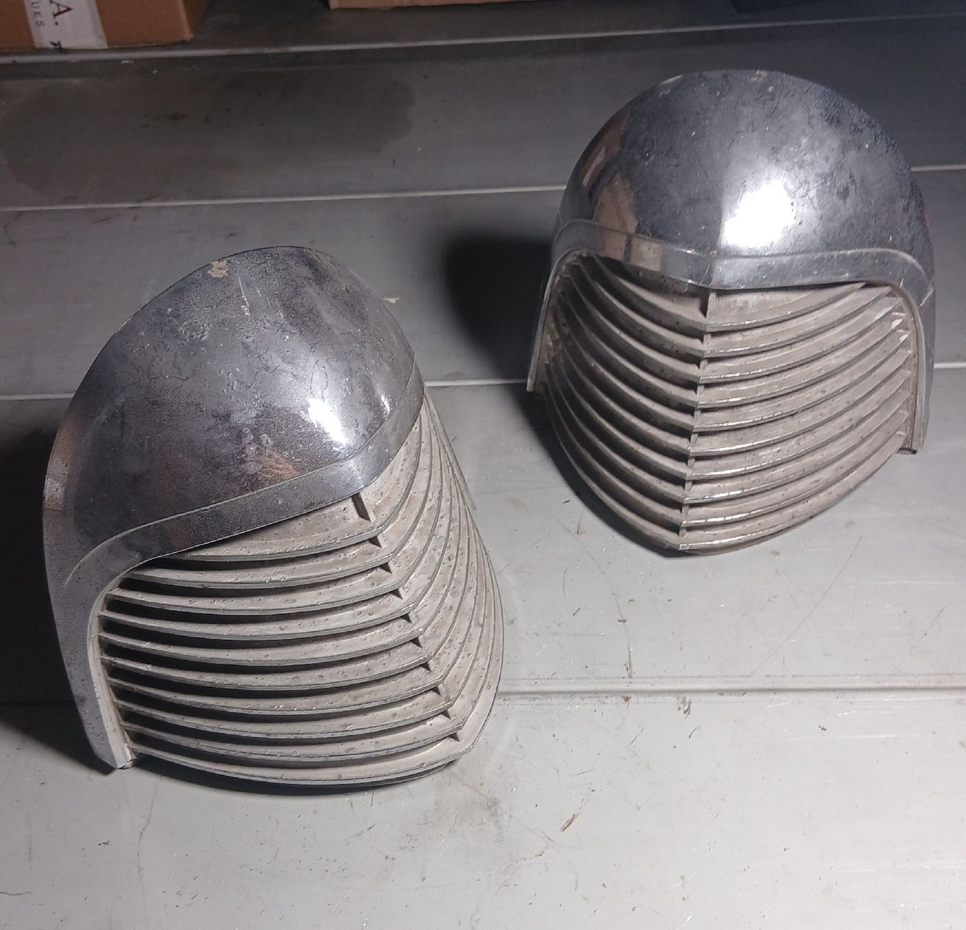 Buick Tutti pezzi di ricambio auto: Chrome Buick Riviera 63-65 – Usato da la heutte venduto da Auto-stock
