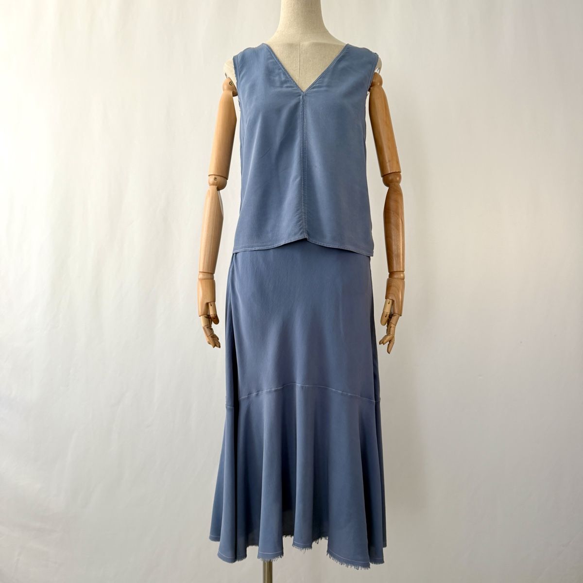 Lotti di vestiti: Raquel Allegra Silk Two-Piece Set – Nuovo (secondo la descrizione) da Emmen venduto da Avviivva_Com2023