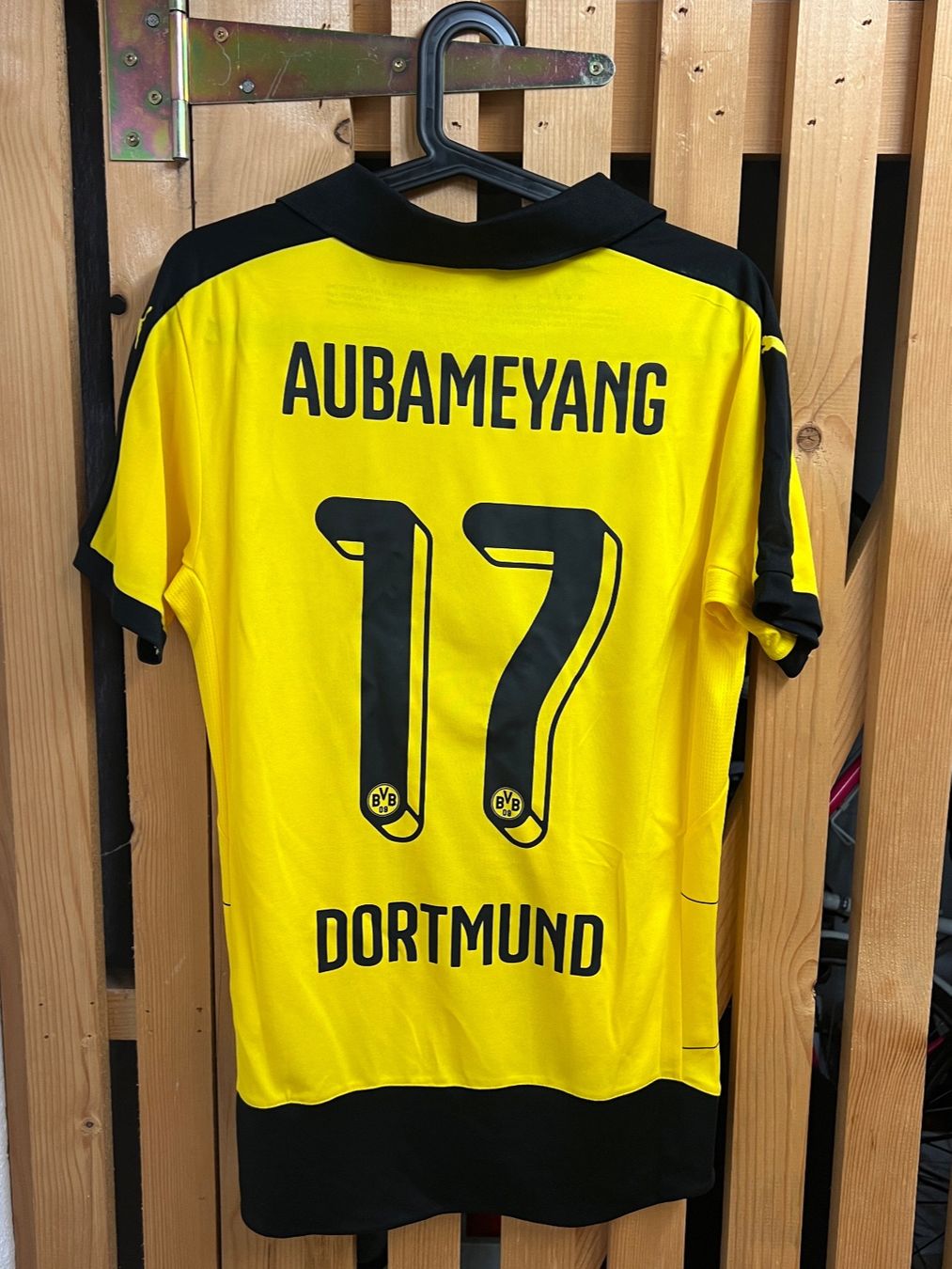 Puma Canottiere & Pantaloni: BVB Dortmund Puma Trikot Aubameyang – Usato da Cully venduto da DealerPrice