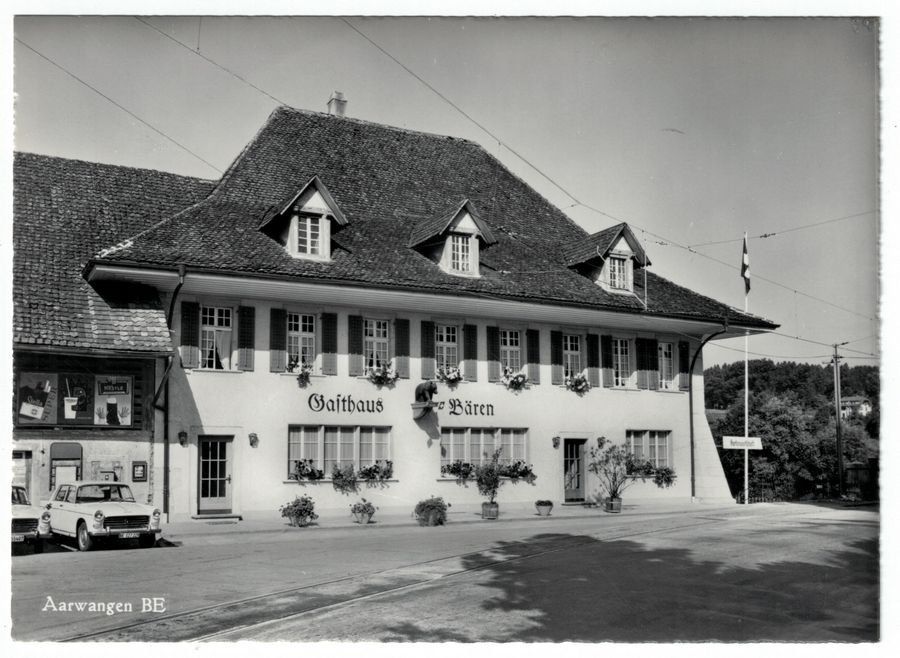 Cartoline postali: Aarwangen, Gasthaus Bären, Oldtimer um 1950 – Usato da Frauenfeld venduto da POML