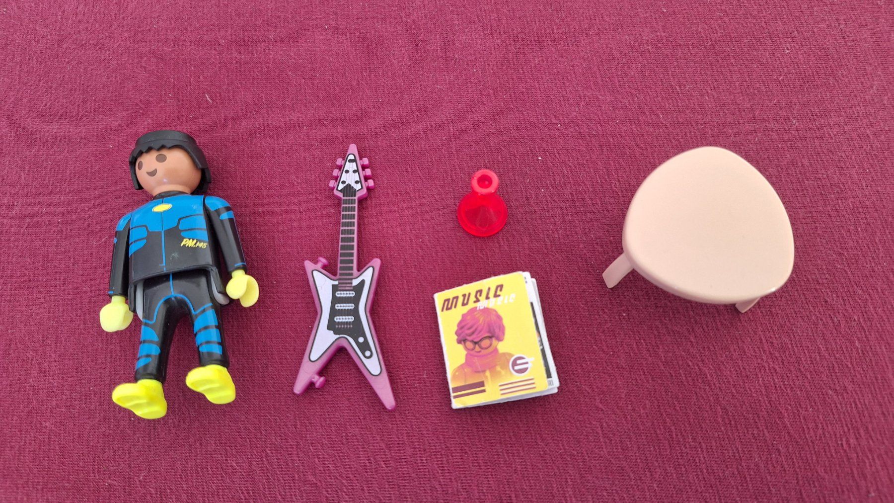 Playmobil Giocattoli: Playmobil Mann mit E-Gitarre – Usato da Konolfingen venduto da rose999 1
