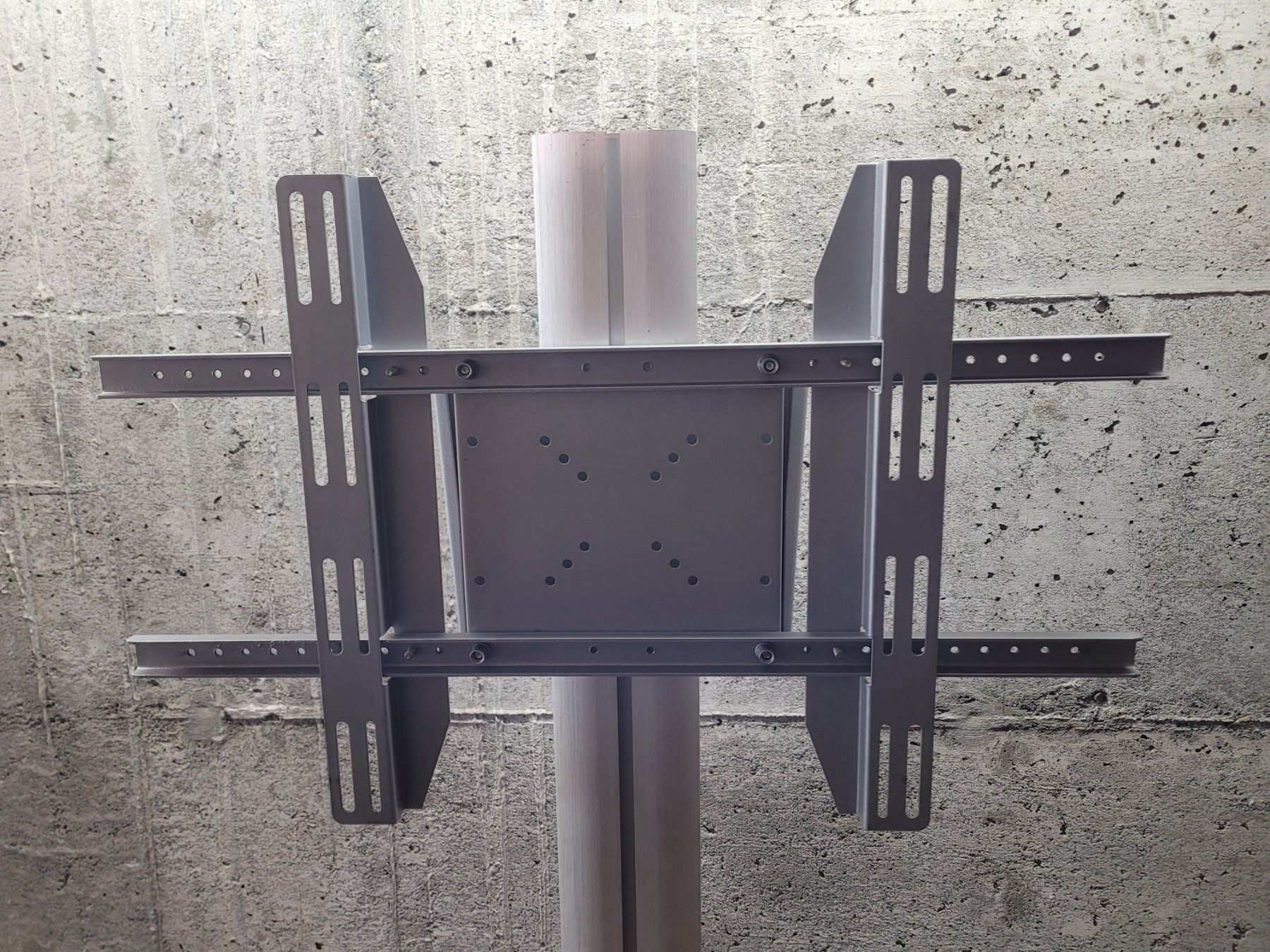 Wandhalterungen: Fernsehständer Rollbar 176cm - Multibrackets - Trolley – Gebraucht aus Vitznau von Night-Fire 2