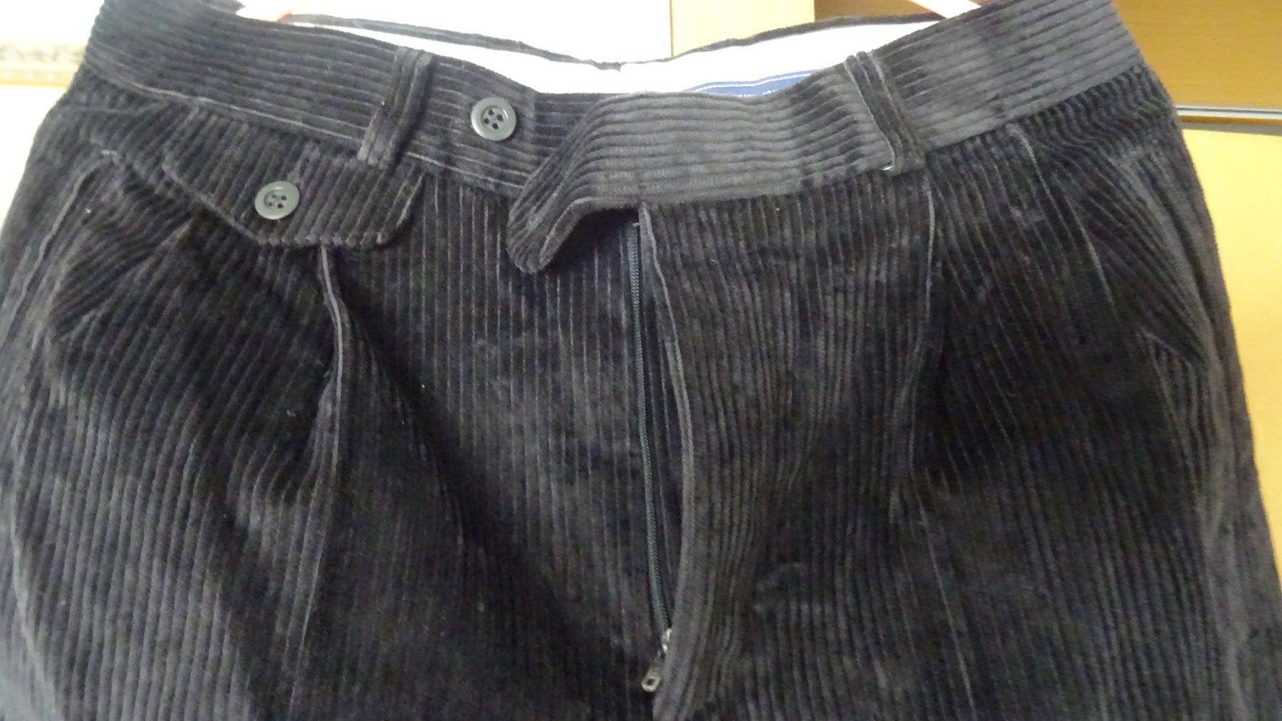 Pantaloni: NEU SAMT SCHWARZE MÄNNER  HOSE GROSSE 46. – Nuovo e nell'imballaggio originale da Burgdorf venduto da stein12 1
