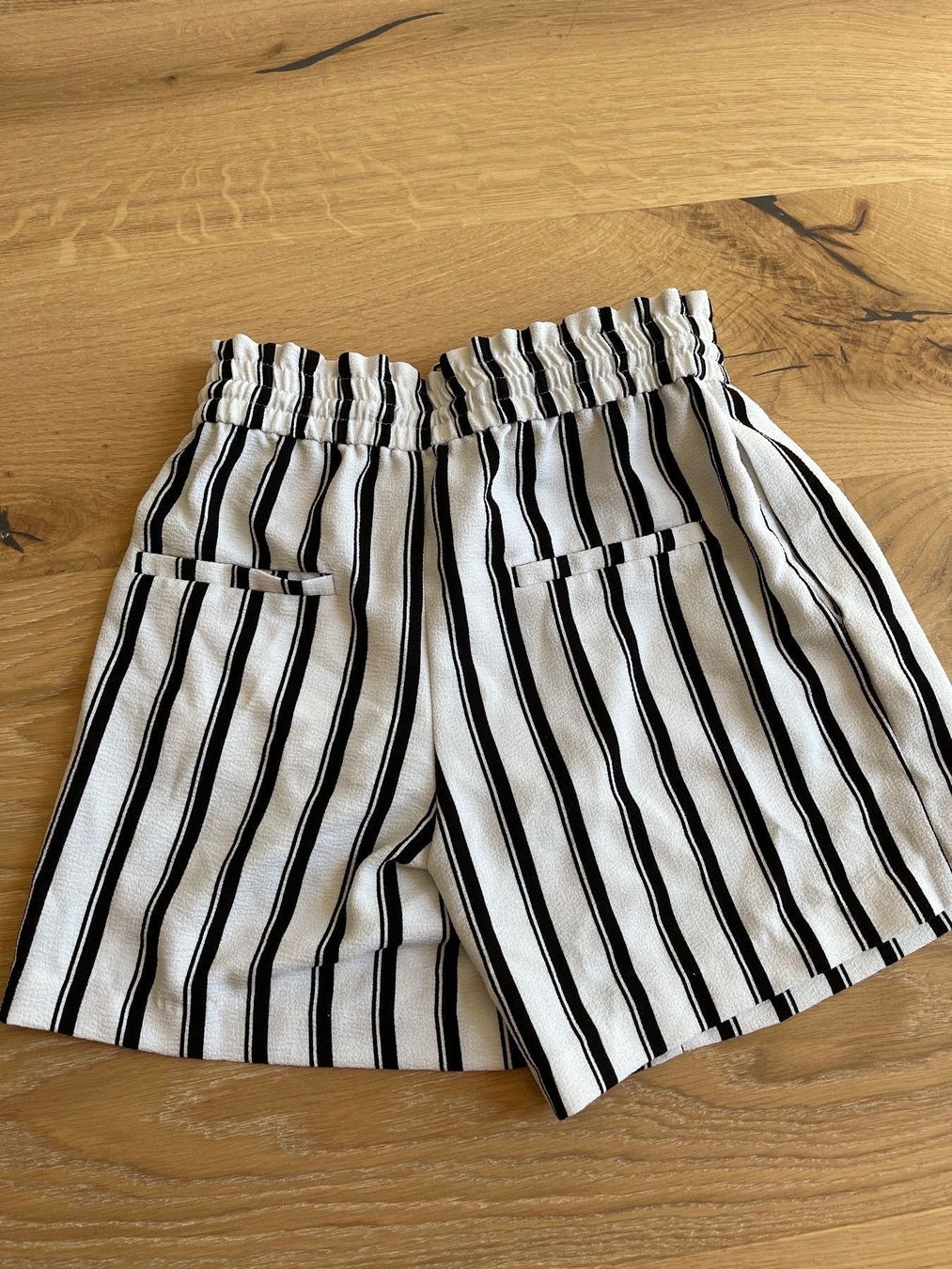 Only Pantaloni: Short – Usato da Courfaivre venduto da ame_d67y 1