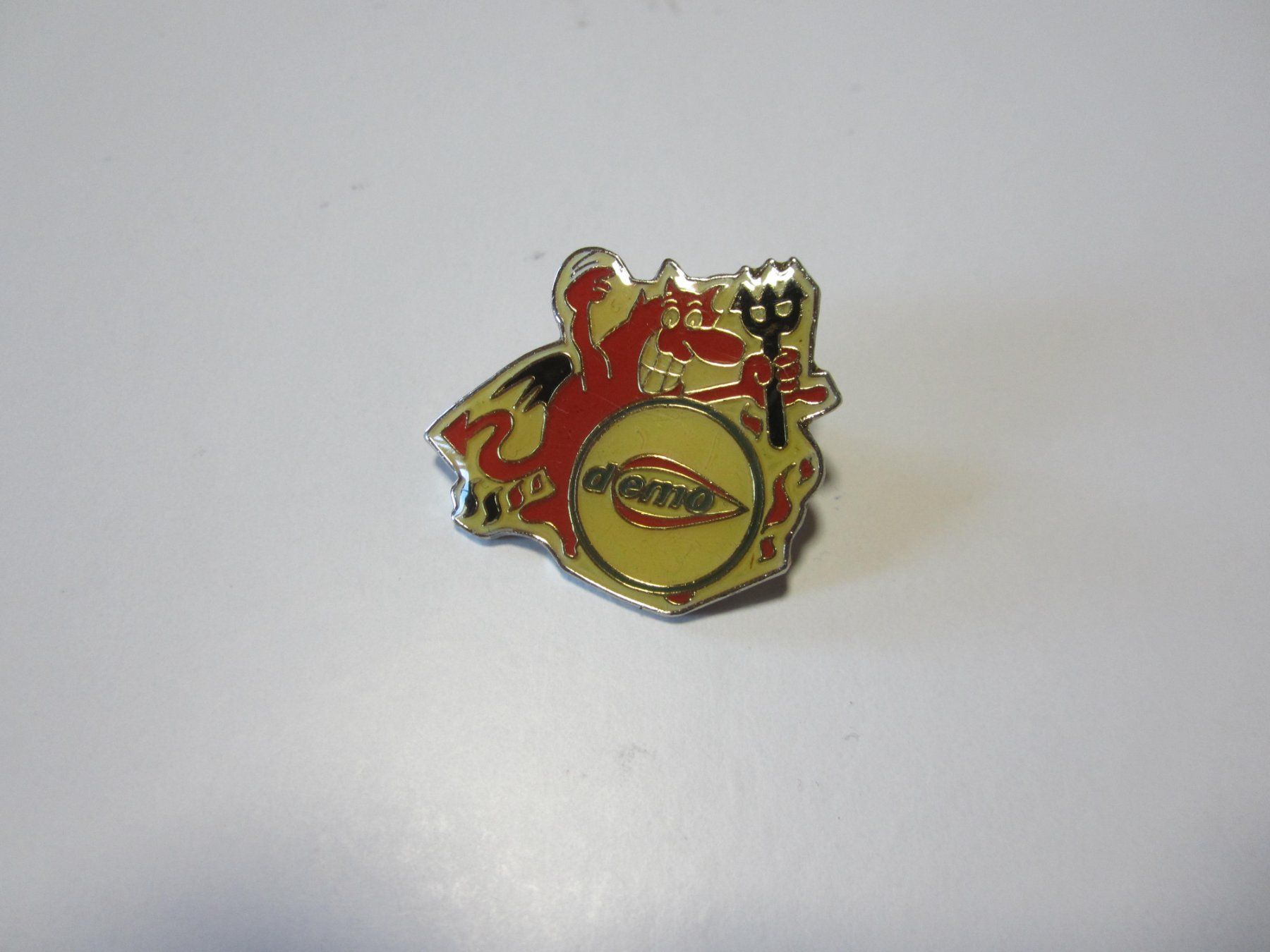 Plaquettes & Badges: Pin's – Neuf (Voir description) à Tramelan par Tors