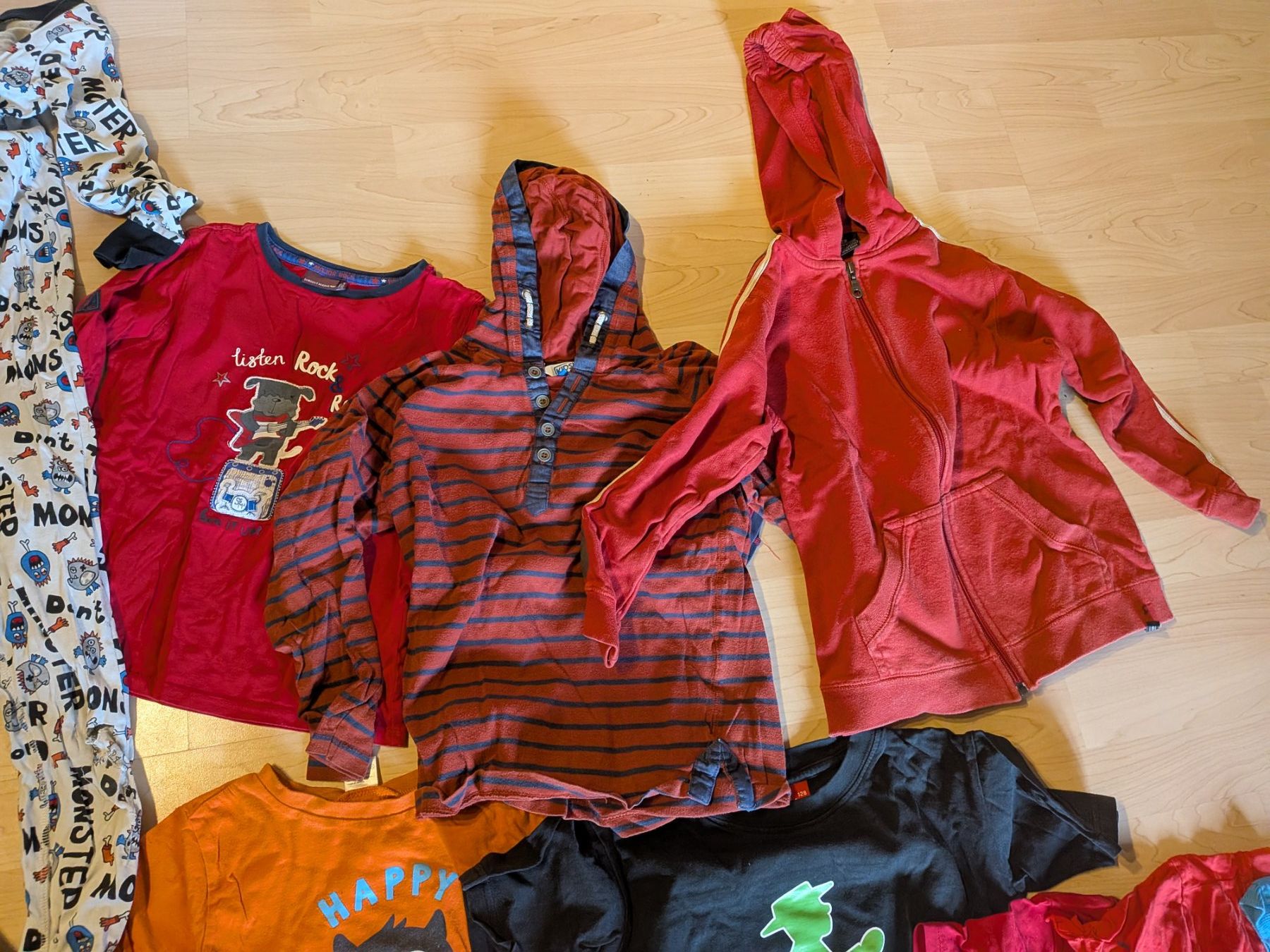 Ensembles coordonnés: Kinderkleidung Paket 122/128 gebraucht – D'occasion à Einsiedeln par Nadin27 5
