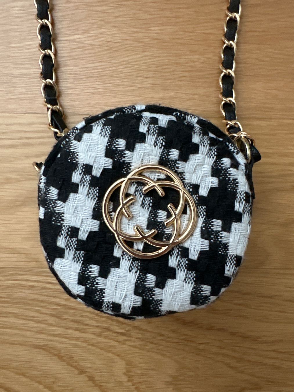 Taschen für Damen: Tasche schwarz / weiss von christ – Neu (gemäss Beschreibung) aus Zug von Hehe 1
