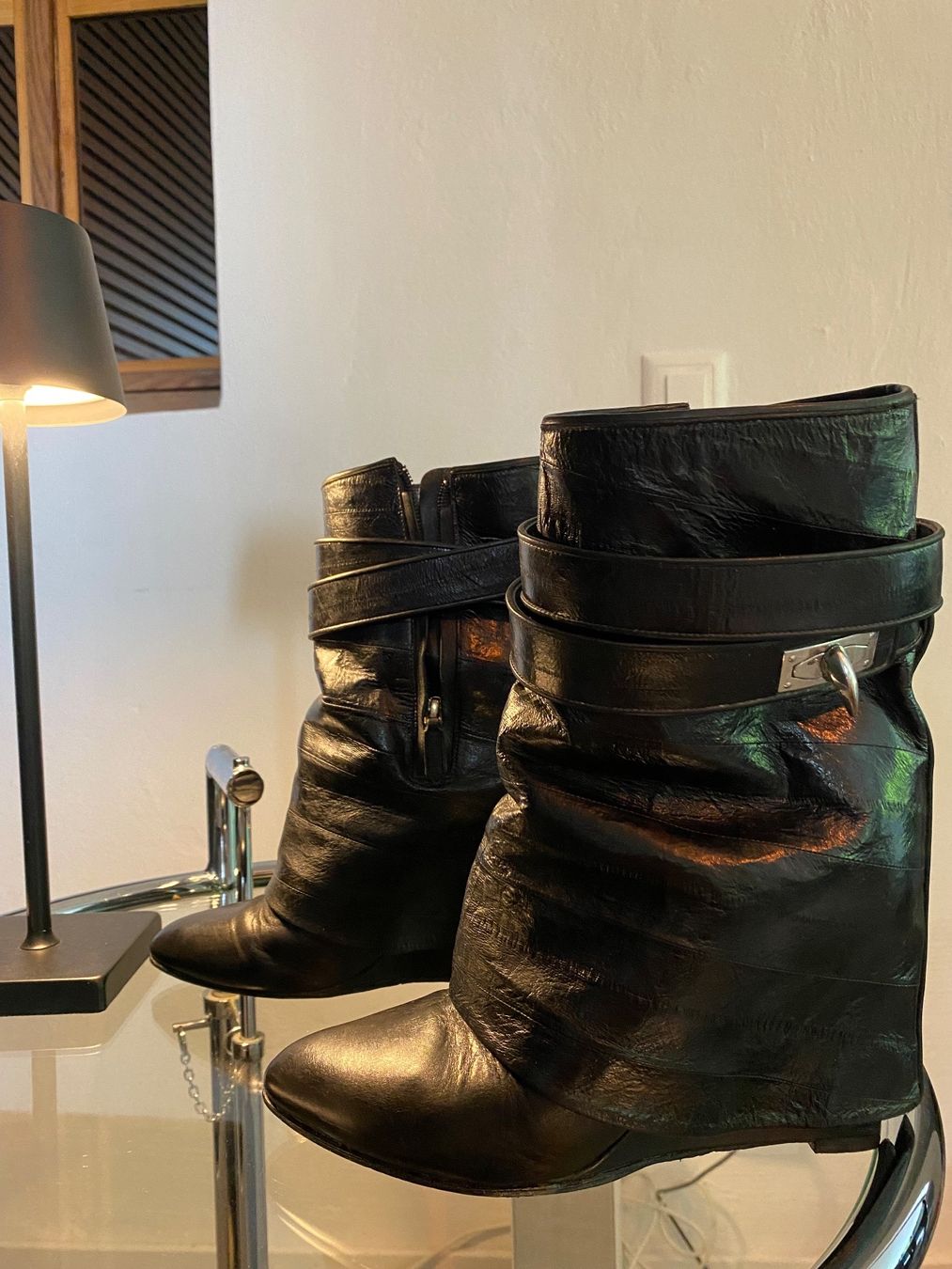 Givenchy Scarpe da donna: GIVENCHY - Stivali Shark in Pelle - 38 – Usato da Davesco-Soragno venduto da Chichijango 3