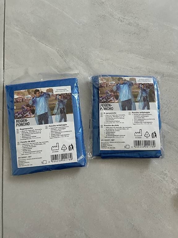Altro in  Abbigliamento & Accessori: Regenponcho blau – Usato da Rothrist venduto da dam_2v82