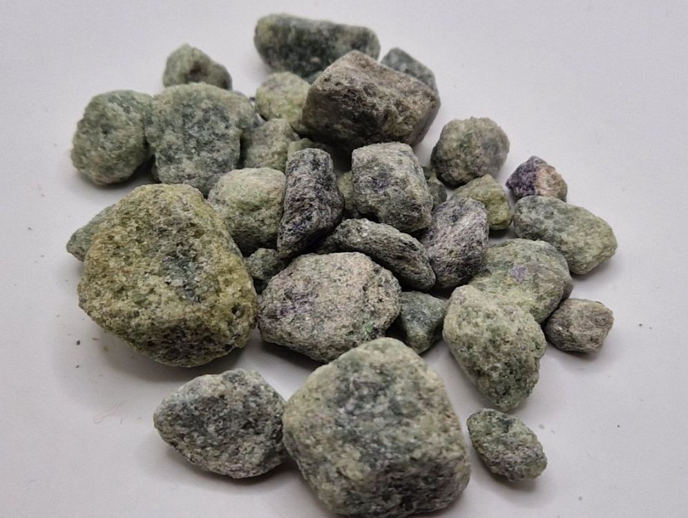 Pedra De Cascalho Natural Verde Olivina Natural - Buy Presente De Cristal Cascal