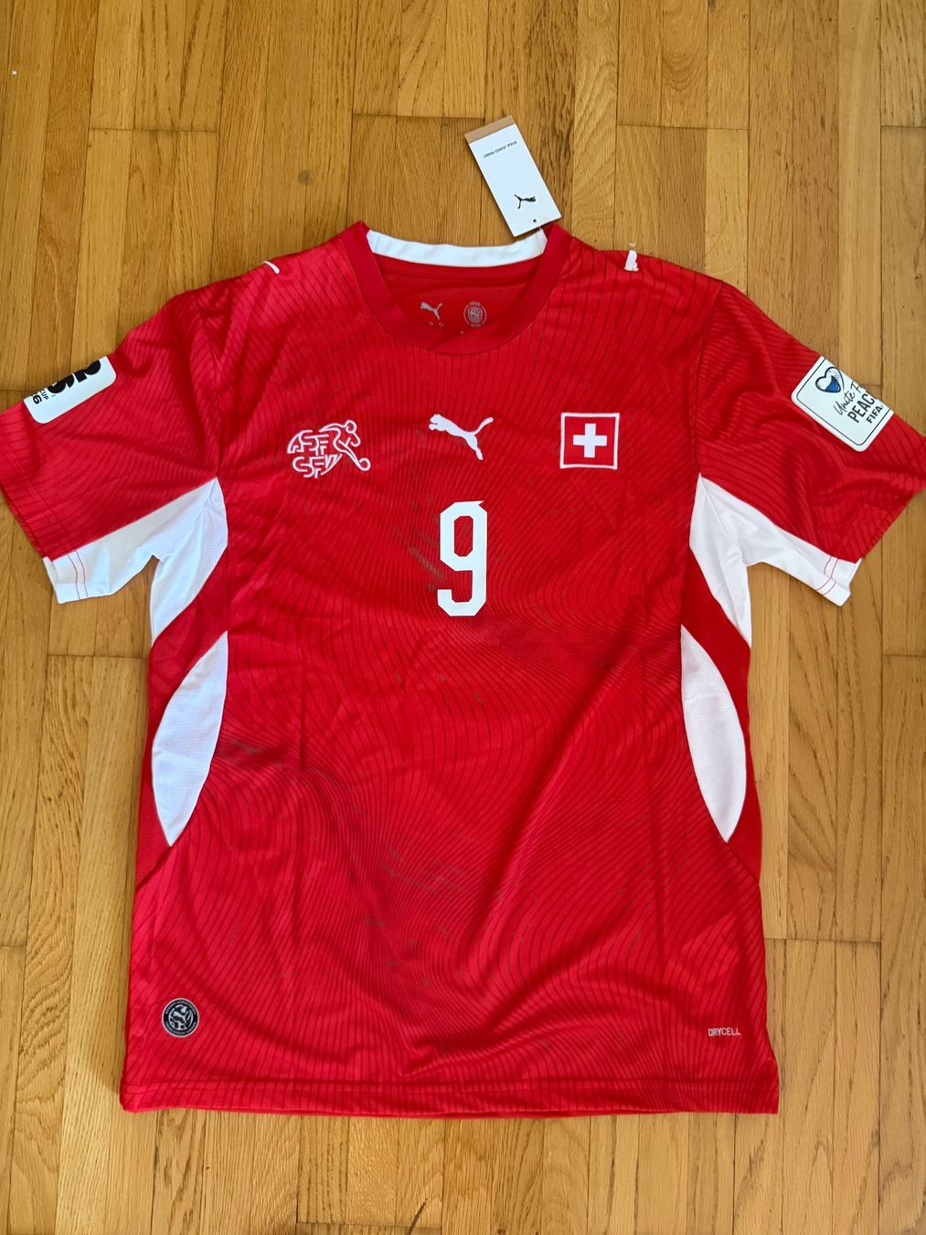 Camicie: Schweiz Johan Manzambi Trikot #9 - L – Nuovo e nell'imballaggio originale da Zürich venduto da PMJ-Shop 1
