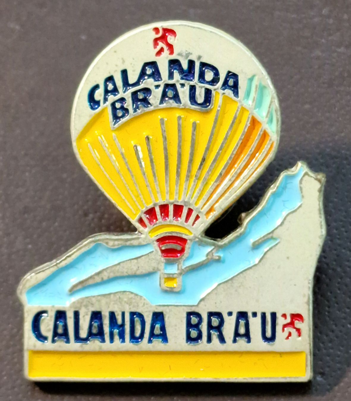 Calanda Placchette & Badge: J893  Pin Calanda Bräu Ballon Graubünden – Usato da Reinach BL venduto da Boston-Verkauf