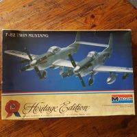 Monogram 1/72 N.A F-82 Twin Mustang