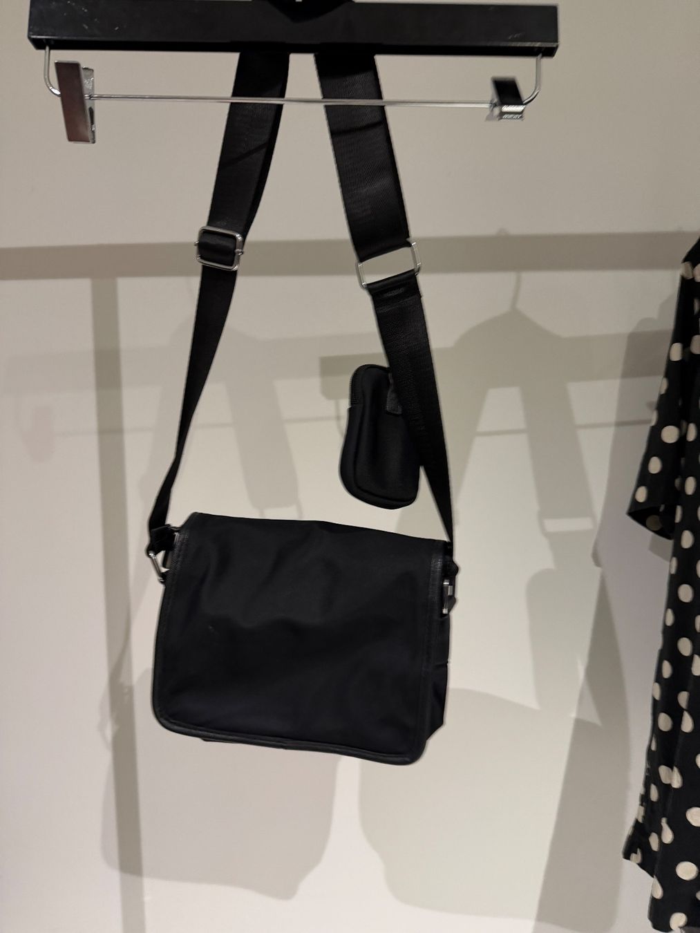 Borse: Petit sac noir en nylon – Usato da giffers venduto da sev_c9x9 3