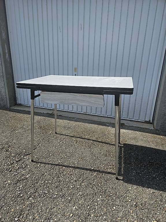Tavoli: Table vintage formica – Usato da Rochefort venduto da matold