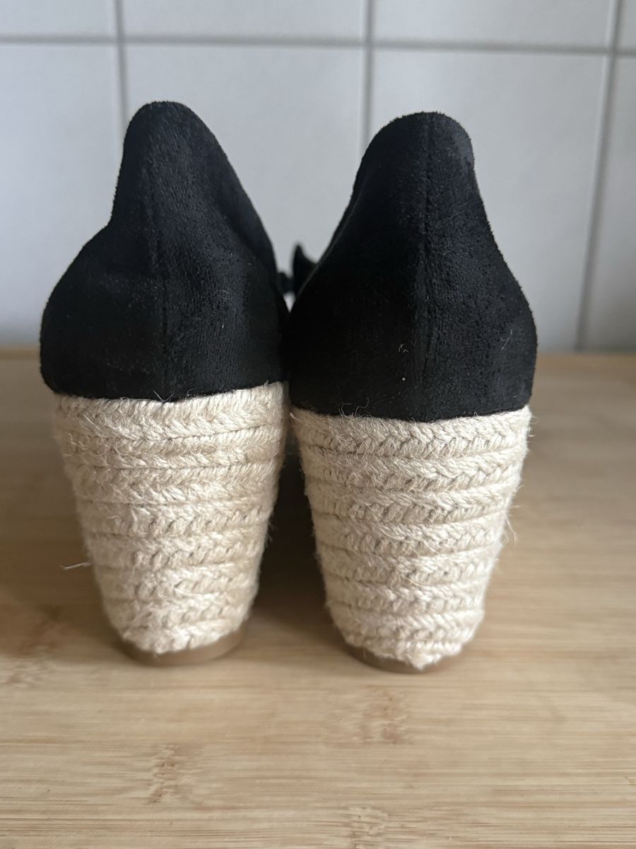 Scarpe da donna: Keilabsatzschuhe schwarz Grösse 42 – Nuovo (secondo la descrizione) da Basel venduto da zukk_ 3