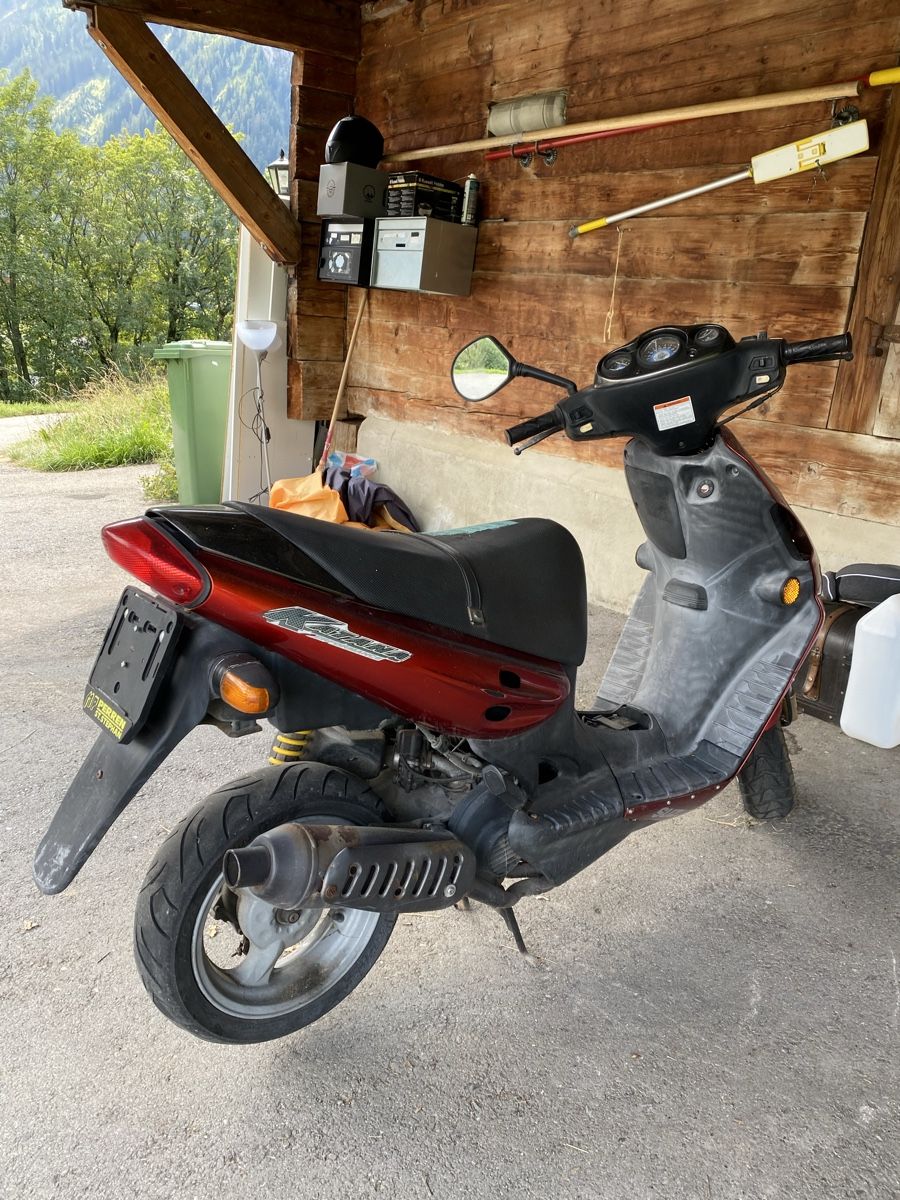 Suzuki Scooter: Scooter / Roller Suzuki Katana 50 – Usato da Gstaad venduto da Ns07 1