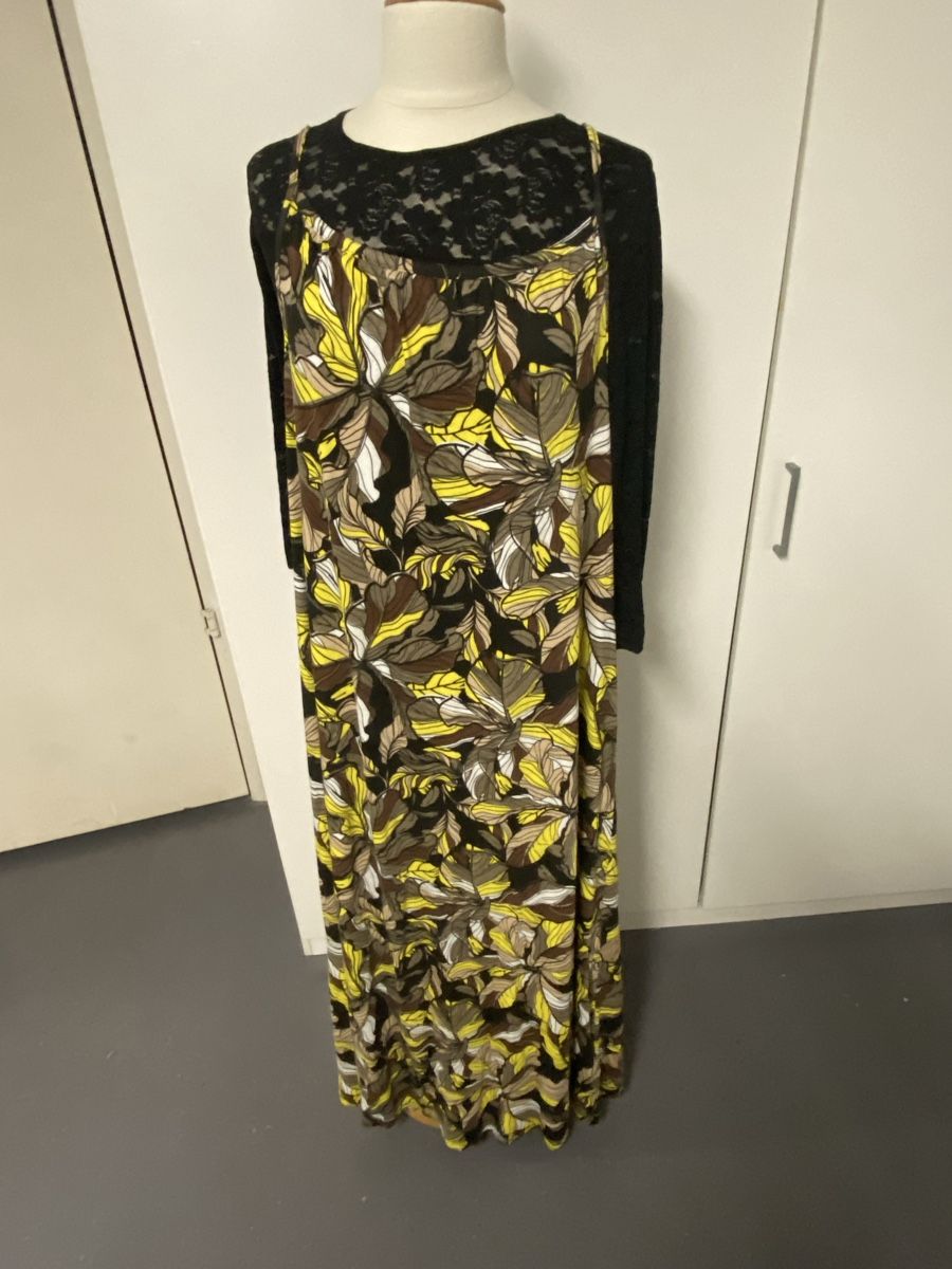 Robes: Langes Kleid Gr.XL neu – Neuf (Voir description) à Biel-Benken BL par PANORMUS 1