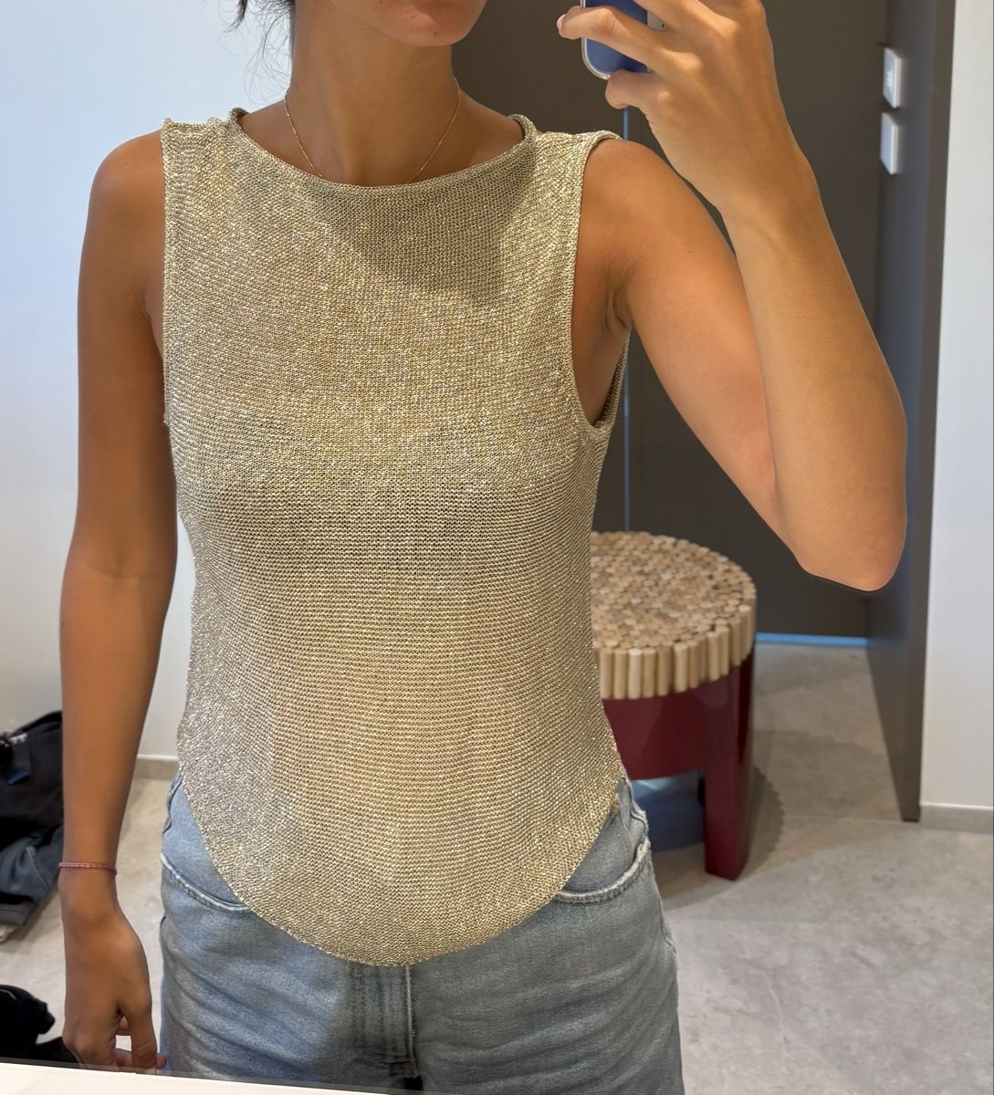 Tops: Gold sparkly open back top – D'occasion à La Conversion par chi_td5v