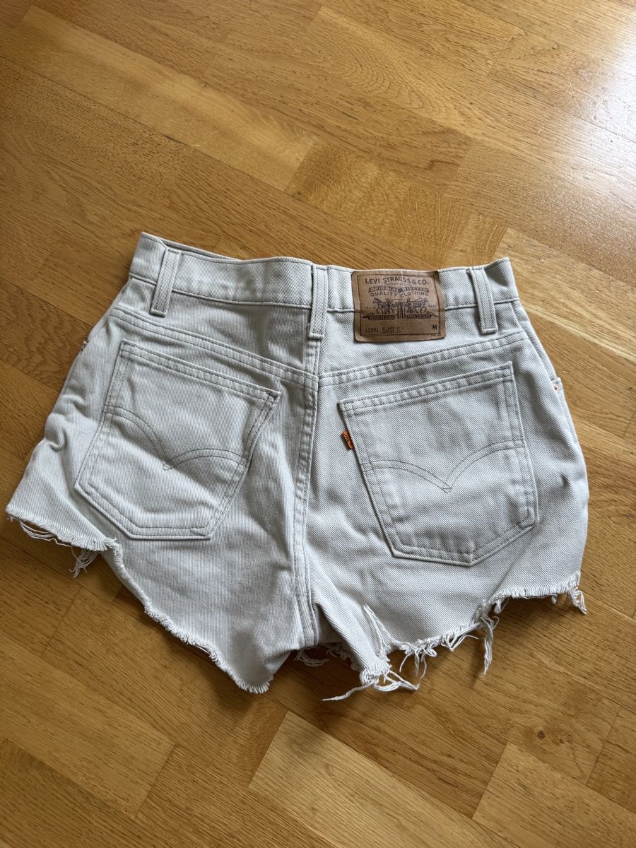 Levi's Jeans: Vintage Levisshorts in Ecru – D'occasion à Zürich par megan.caprez 1