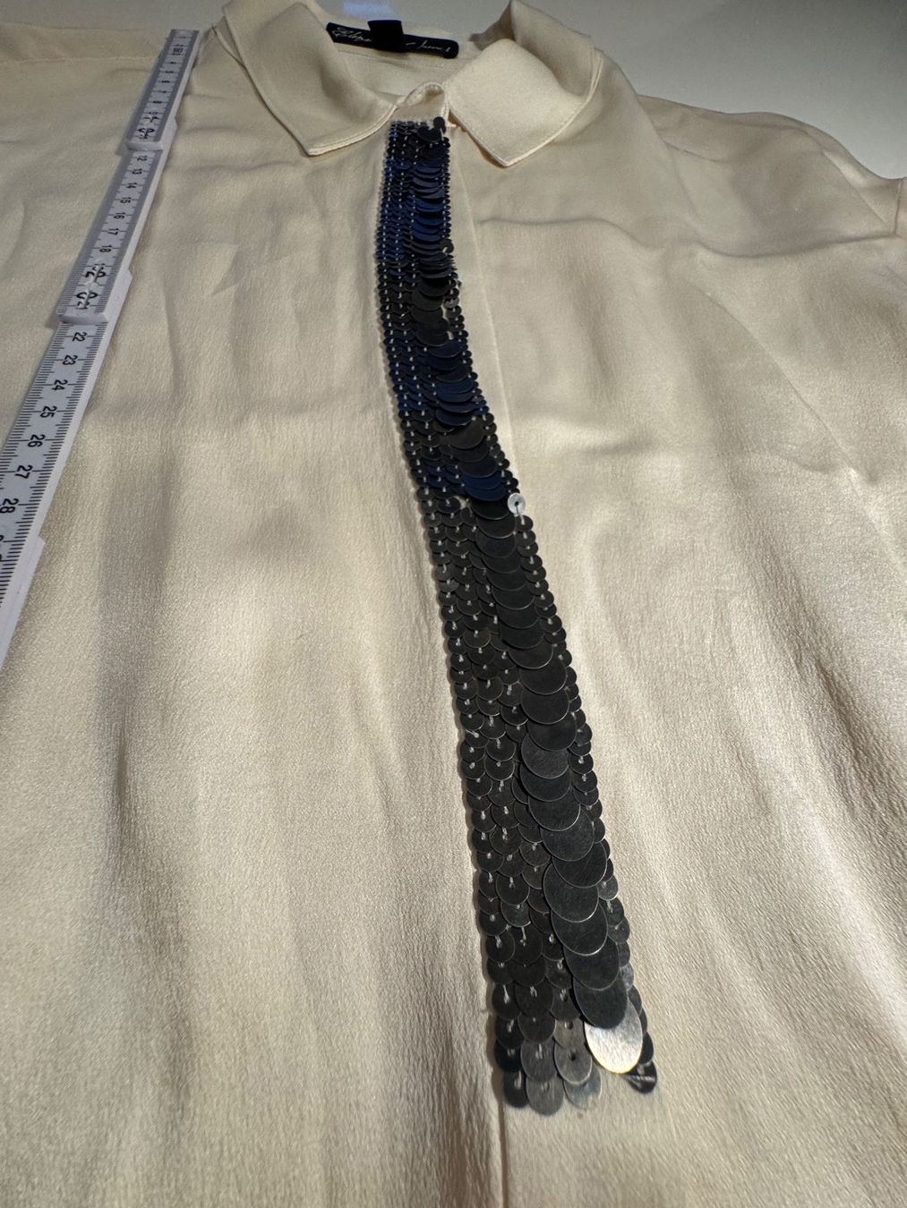 Blusen: Klassische Seidebluse Off White, Gr M, lang – Gebraucht aus Zumikon von calibru 2