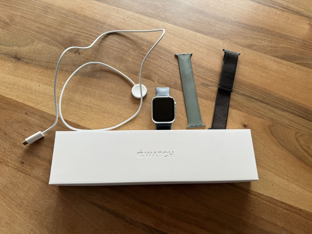 Apple Smartwatch: Apple Watch Series 8 silber 45 mm – Gebraucht aus Roggwil TG von