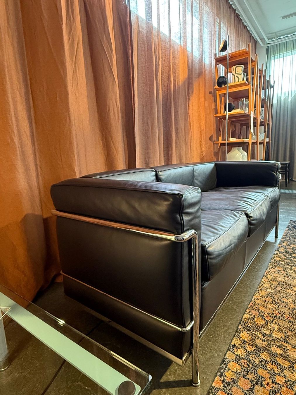 Cassina Divani: Sofa LC2 Grand Confort, petit modèle Cassina – Usato da Kriens venduto da AmreinWohnen 2