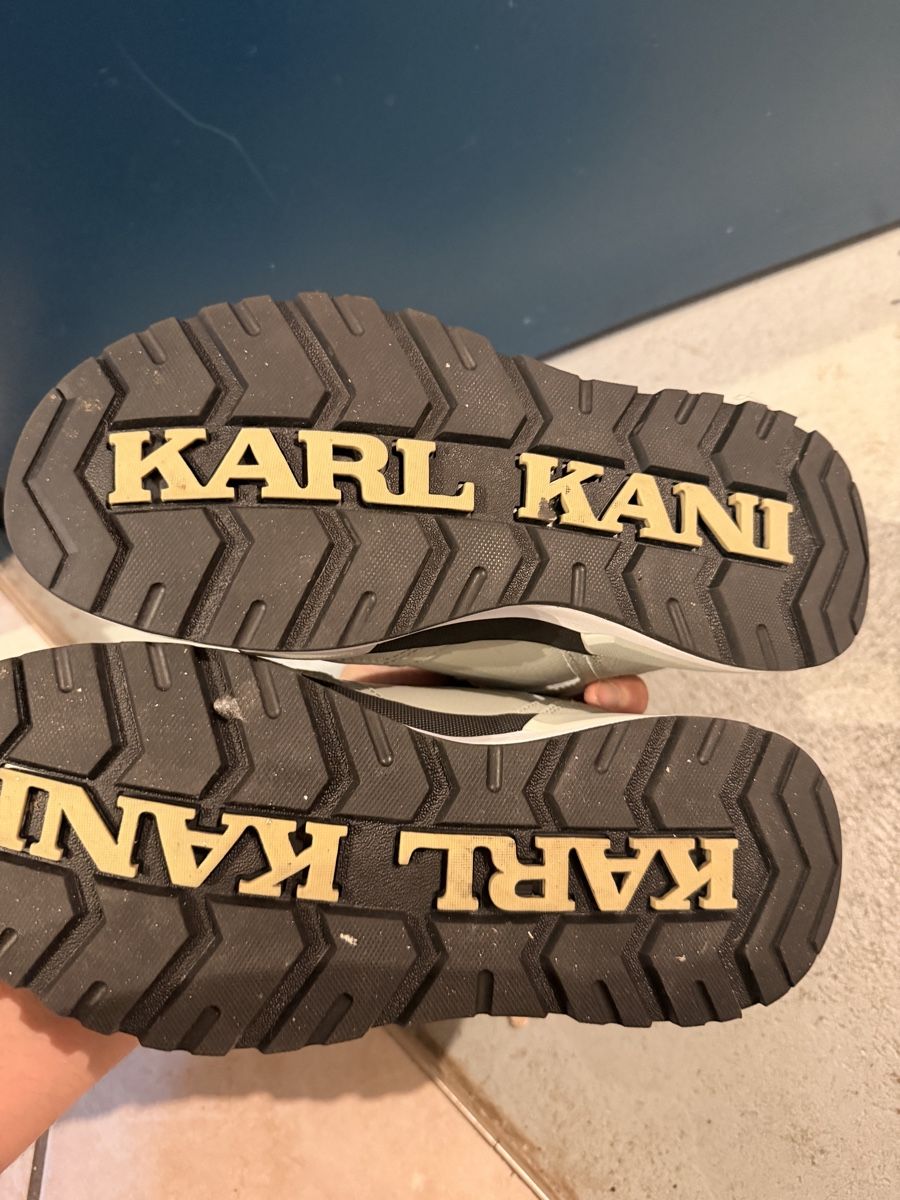 Scarpe da uomo: Sneaker Karl Kani hellgrau Grösse 43 Leder – Nuovo (secondo la descrizione) da St. Gallenkappel venduto da Hannes81. 2