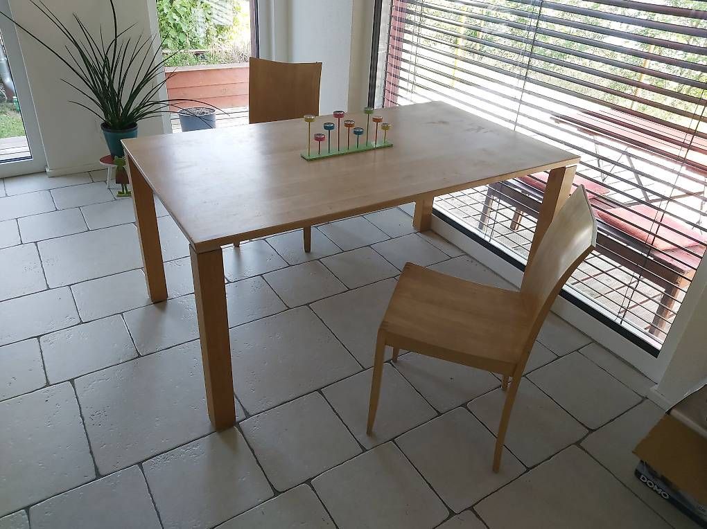 Set de table et chaises: Holztisch mit 4 Stühle massiv – D'occasion à Stalden (Sarnen) par chr_s5xx 1