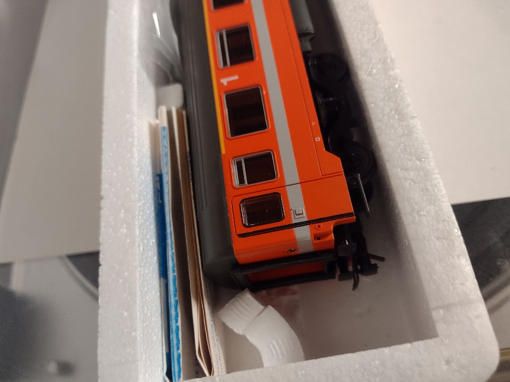 Roco Modellini di ferrovie: Vintage Roco HO Scale Austrian Passenger Train Car – Usato da Zürich venduto da TrainLine 1