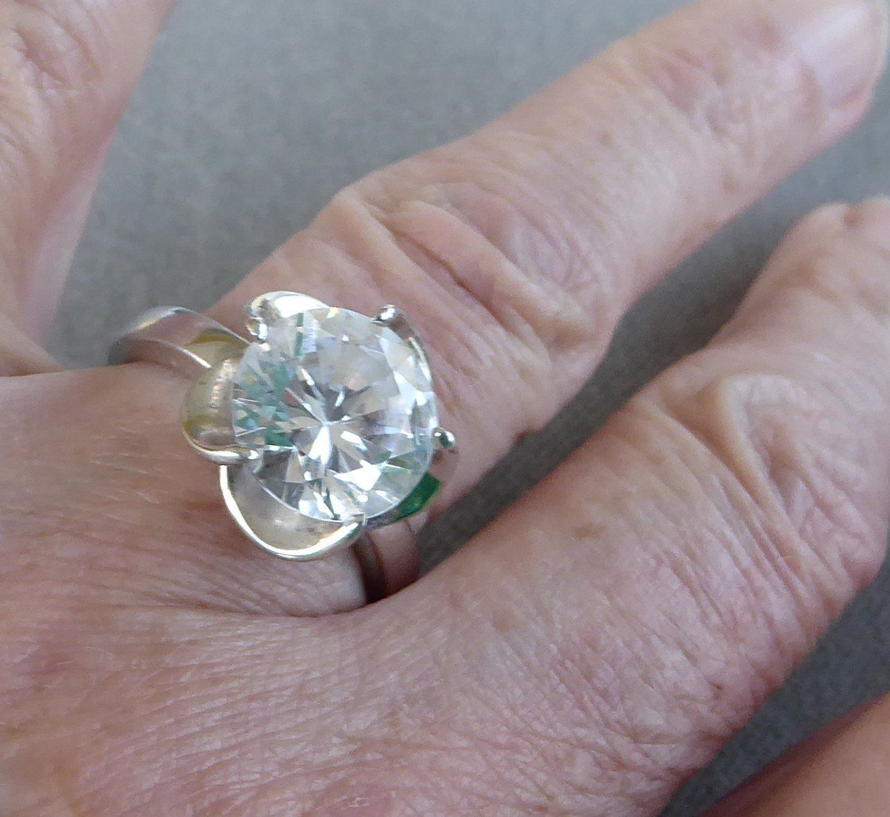 Anelli: Ring 925 Silber mit synthetischem Stein – Usato da Muri AG venduto da Lineli2020