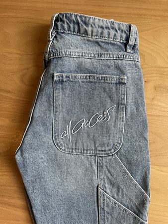 Super coole Allaccess jeans Grösse 128 neuwertig 