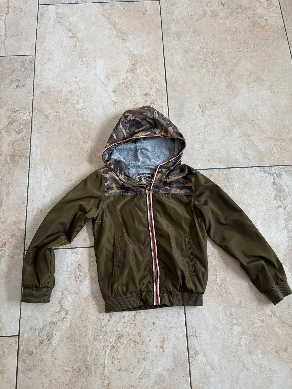 Jacken & Mäntel: Lemon Beret Übergangsjacke Gr. 128 Camouflage – Gebraucht aus St. Niklaus VS von Wallis4ever