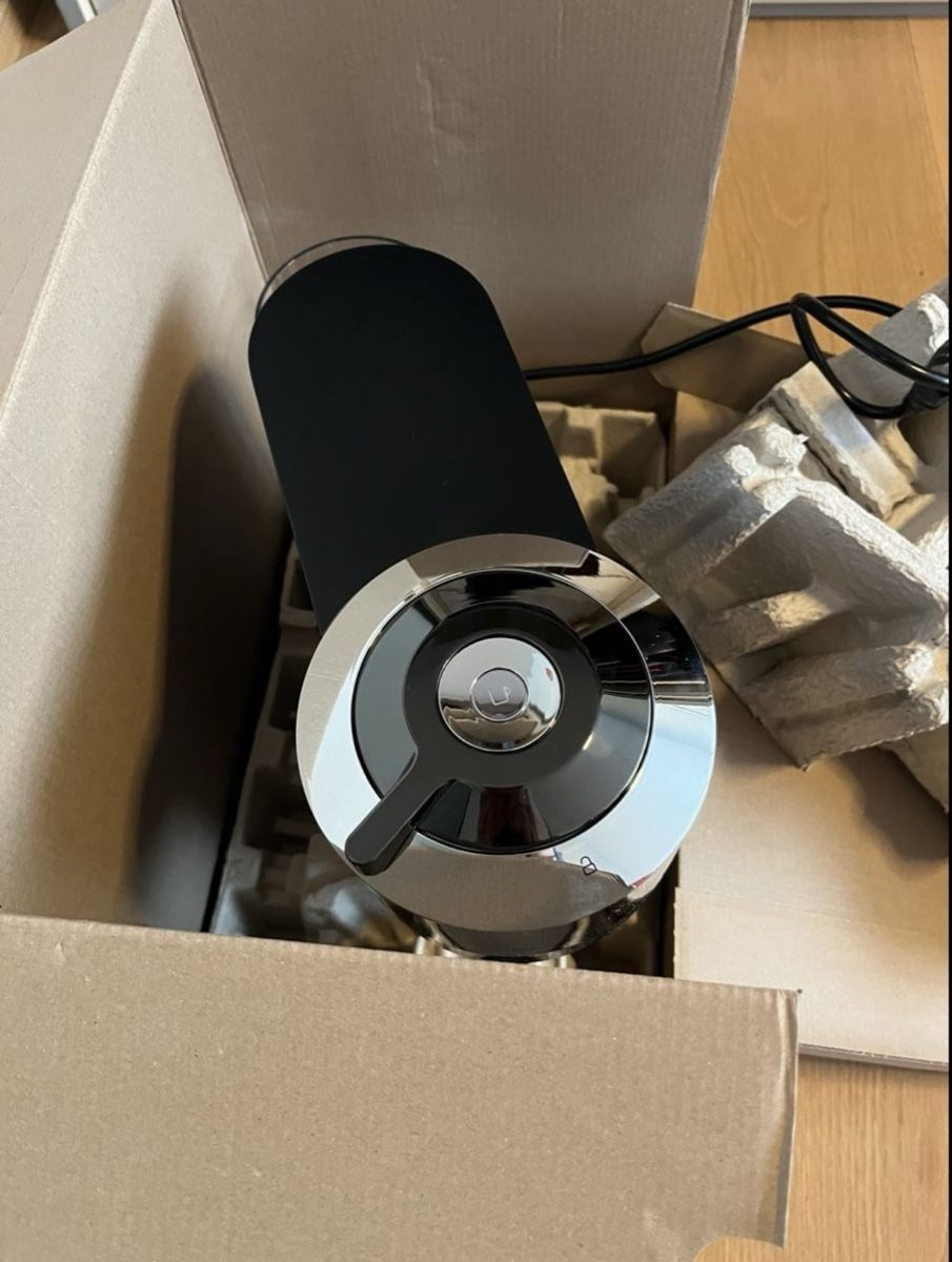 Nespresso Kaffeemaschinen & Espressomaschinen: Nespresso Kaffeemaschine Vertuo Relove – Neu und originalverpackt aus Basel von car_l7yd 1