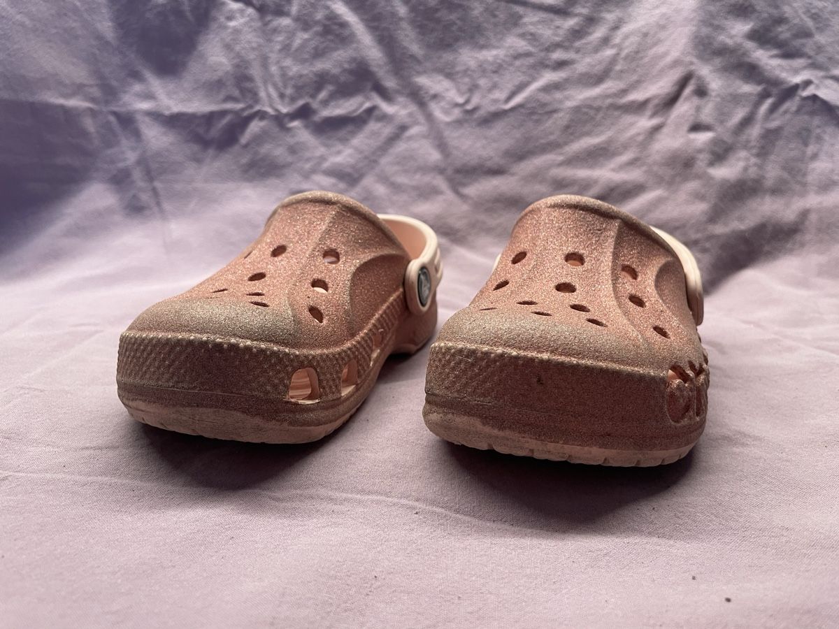 Crocs Schuhe für Jungen: Glitzer-Crocs Gr. C10/ 27-28 – Gebraucht aus Bergdietikon von stefania_88 1
