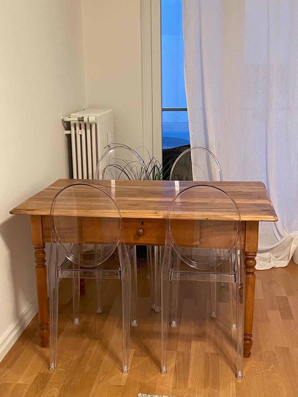 Tische: Vintage Holztisch – Gebraucht aus Zürich von chr_j2vm