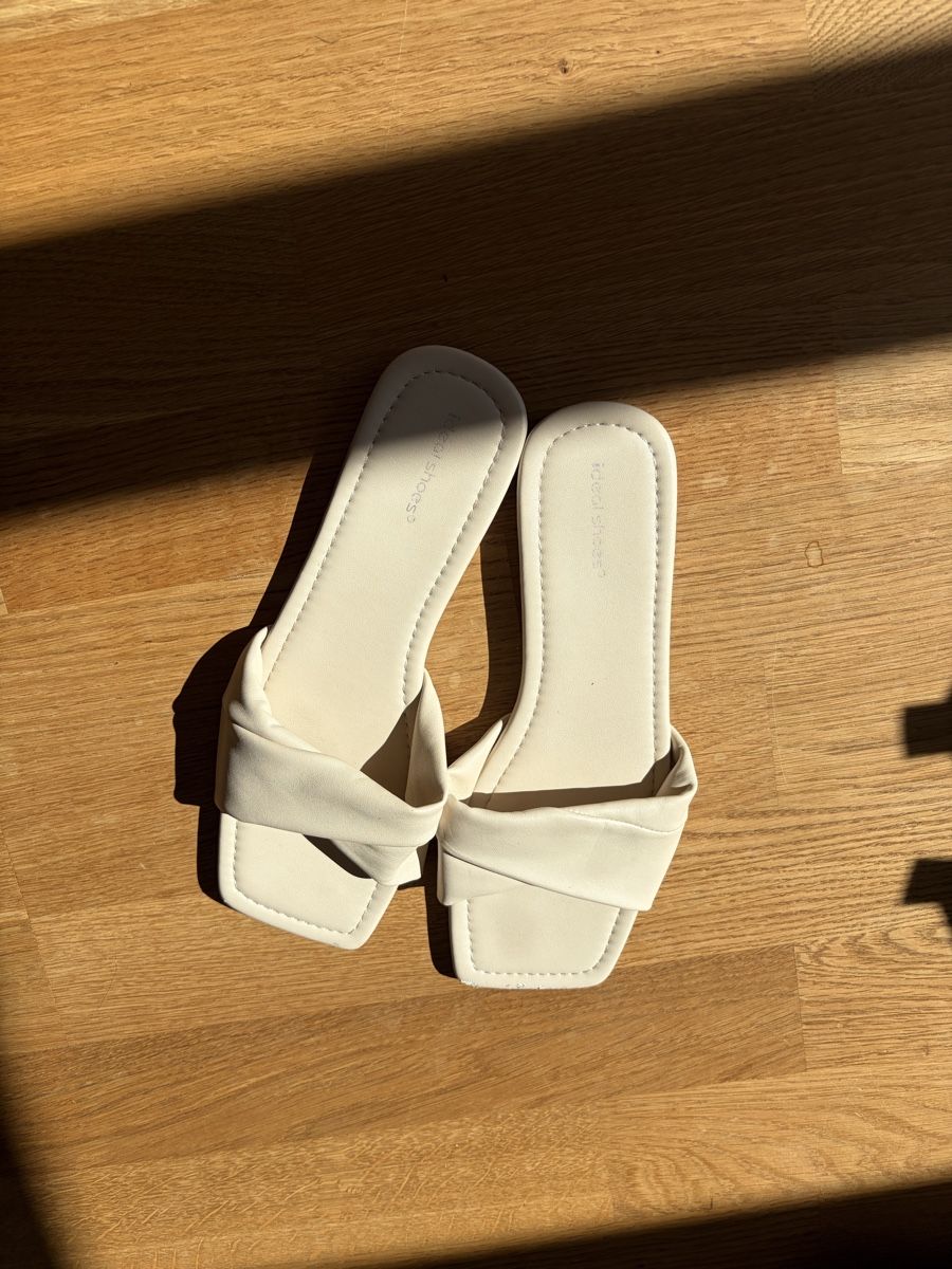 Damenschuhe: Sandale beige Grösse 39 – Gebraucht aus Aesch von fiona.sophie