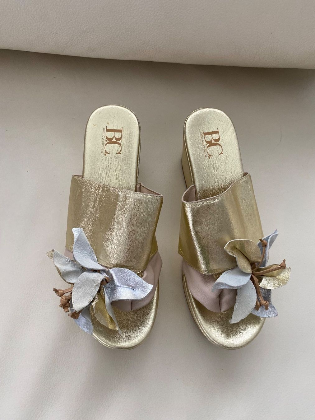 Damenschuhe: SUMMERTIME - stylische/edle B.C. Flip-Flops, gold, 38 – Gebraucht aus Winkel von ferrari2022 1