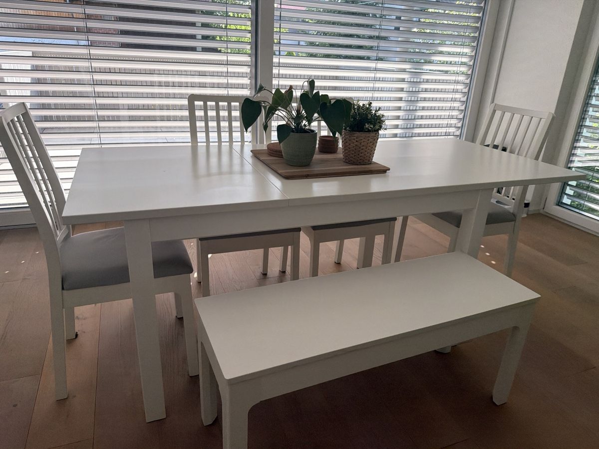 Ikea Set di tavolo e panche: IKEA NÄSINGE extendable dining table + 4 chairs (+ bench) – Usato da Hägendorf venduto da and_s9dd